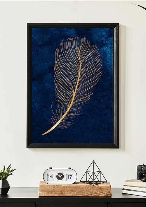 Plakat Złote pióro na granatowym tle kompozycja